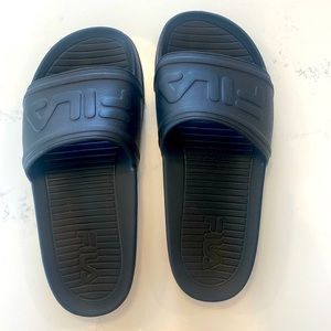 Unisex FILA black sandals size Men-7 Women-8